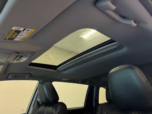 Used 2018 Toyota Highlander SE image 17