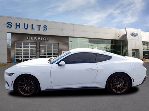 Used 2025 Ford Mustang Premium image 2