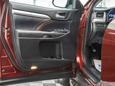 Used 2015 Toyota Highlander XLE FWD image 44