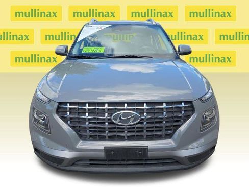 Used 2023 Hyundai Venue SEL FWD image 16