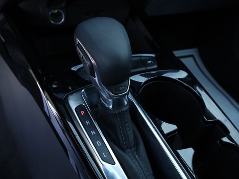 Used 2025 Chevrolet Trax LT w/ LT Convenience Package image 11