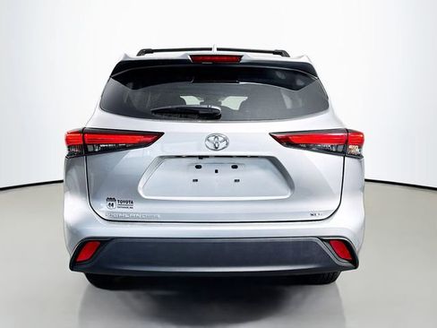 Used 2023 Toyota Highlander XLE FWD image 5