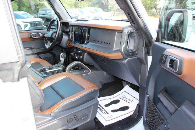 Used 2024 Ford Bronco Outer Banks w/ Sasquatch Package AWD/4WD image 14