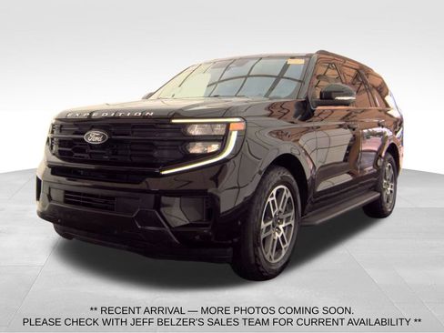 Used 2025 Ford Expedition Active AWD/4WD image 1