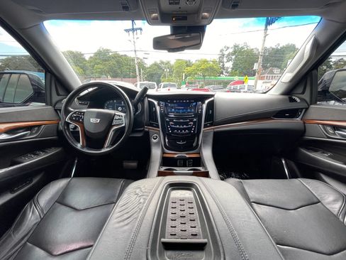 Used 2016 Cadillac Escalade ESV Luxury AWD/4WD image 26
