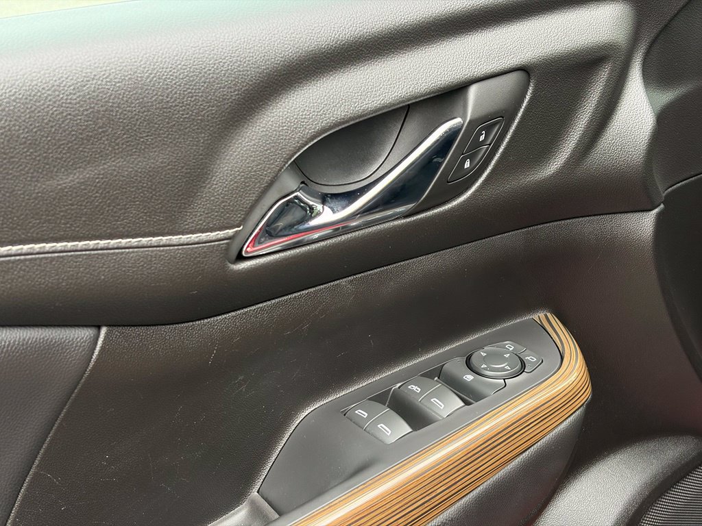 Used 2023 GMC Acadia SLE w/ Driver Convenience Package FWD image 12
