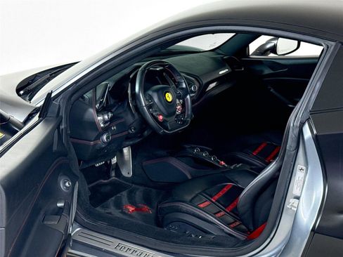 Used 2017 Ferrari 488 GTB image 11