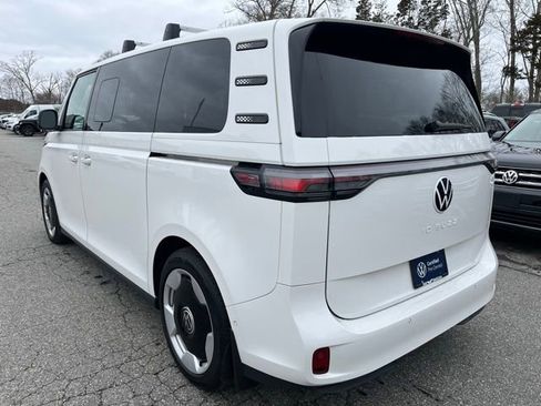 Certified 2025 Volkswagen ID. Buzz Pro S RWD image 8