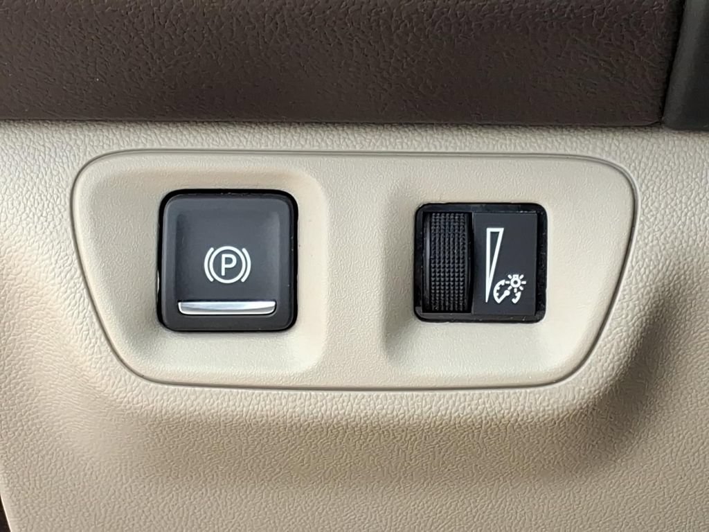 Used 2018 GMC Acadia Denali w/ Technology Package FWD image 22