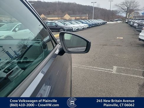 Certified 2025 Volkswagen Tiguan SE image 34