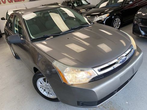 Used 2009 Ford Focus SE FWD image 8