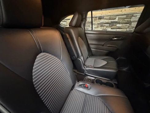 Used 2022 Toyota Highlander XSE AWD/4WD image 36