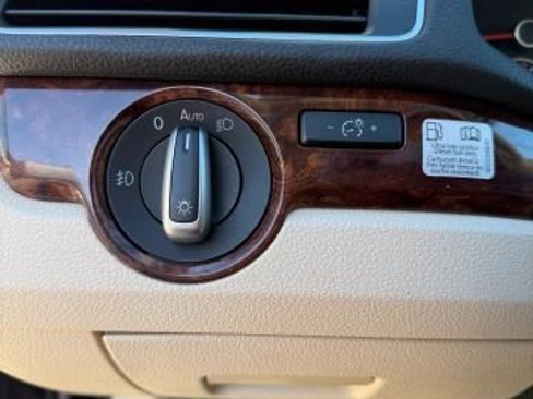 Used 2013 Volkswagen Passat TDI SEL Premium image 33