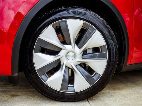 Used 2021 Tesla Model Y Long Range image 3