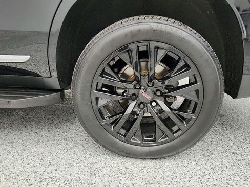 Used 2021 GMC Yukon SLT w/ SLT Premium Package image 9