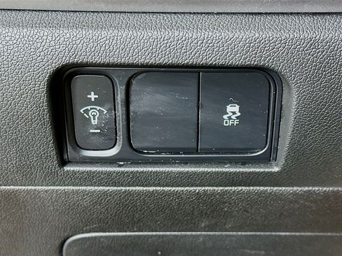 Used 2024 Kia Sorento S image 17