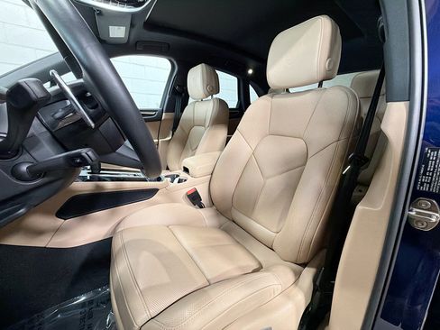 Certified 2026 Porsche Macan S AWD/4WD image 5