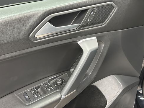 Used 2020 Volkswagen Tiguan SE w/ Panoramic Sunroof Package FWD image 20