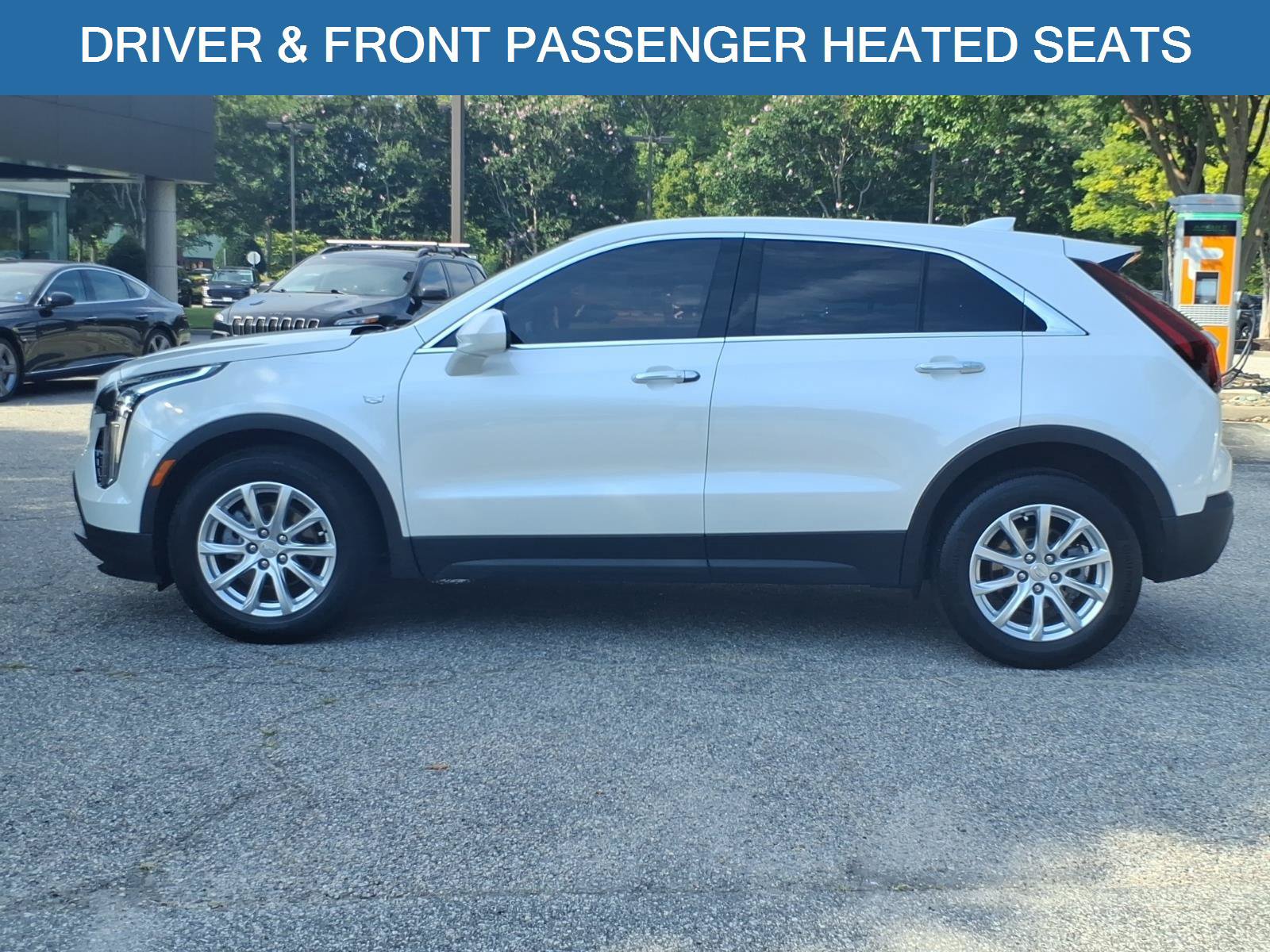 Used 2023 Cadillac XT4 Luxury w/ Cold Weather Package AWD/4WD image 3