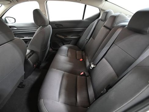 Used 2024 Nissan Altima 2.5 SV w/ SV Premium Package FWD image 9