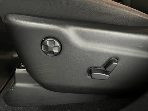 Used 2020 Jeep Grand Cherokee Laredo AWD/4WD image 19