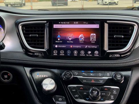 Used 2019 Chrysler Pacifica Limited w/ Advanced Safetytec Group FWD image 7