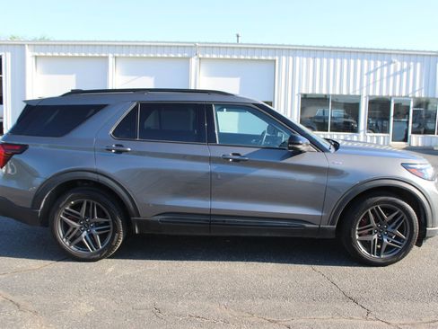 Used 2025 Ford Explorer ST-Line w/ ST-Line Street Pack image 7