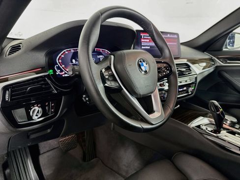 Used 2023 BMW 530i w/ Convenience Package RWD image 21