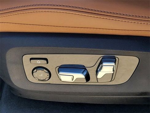 Used 2024 BMW X7 xDrive40i w/ Premium Package image 33