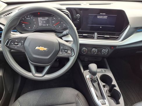 Used 2024 Chevrolet Trax LS w/ LS Convenience Package FWD image 13