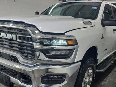 Used 2025 RAM 2500 Big Horn AWD/4WD image 1
