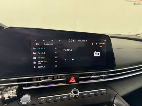 Used 2024 Hyundai Elantra SEL image 16