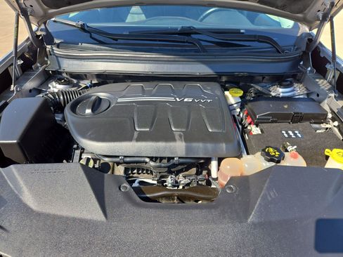 Used 2019 Jeep Cherokee Trailhawk AWD/4WD image 33