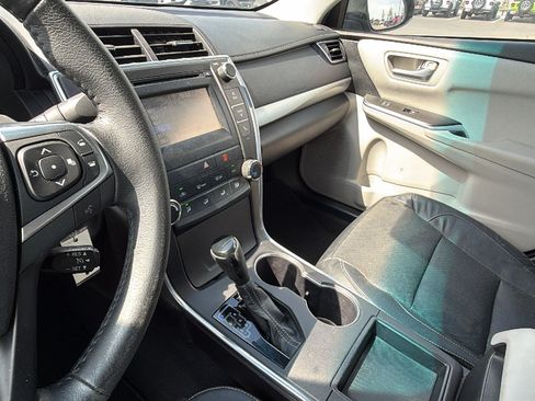Used 2015 Toyota Camry SE FWD image 27