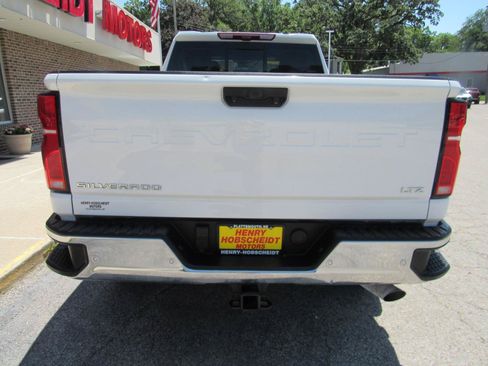 Used 2025 Chevrolet Silverado 2500 LTZ w/ LTZ Premium Package AWD/4WD image 3