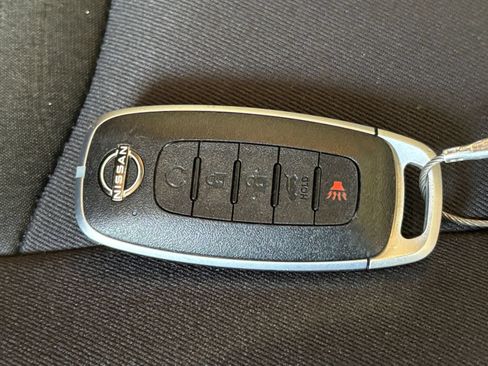 Used 2025 Nissan Pathfinder SV FWD image 21