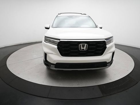 Certified 2025 Honda Pilot Touring image 11