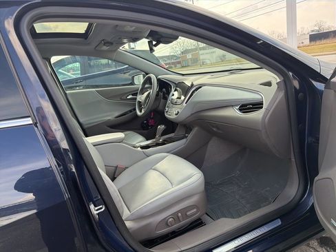 Used 2017 Chevrolet Malibu Premier w/ Premier Sun and Wheel Package image 2