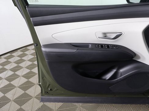 Certified 2025 Hyundai Tucson SE image 18