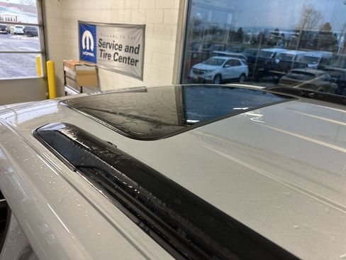 Used 2024 Jeep Grand Cherokee Altitude image 10