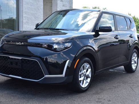 Used 2025 Kia Soul LX FWD image 15