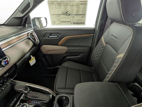 New 2026 GMC Canyon Denali image 24