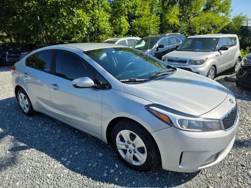 Used 2018 Kia Forte LX w/ LX Rear Camera Package FWD image 3
