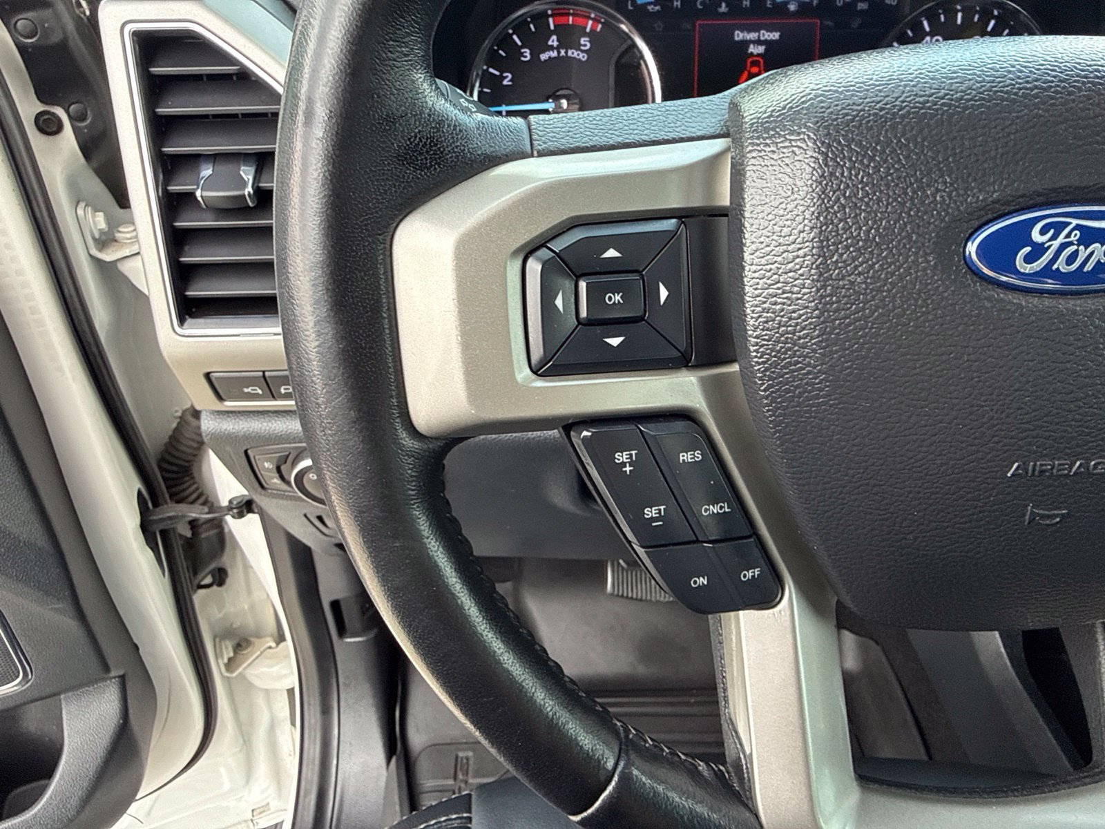 Used 2022 Ford F350 Lariat w/ Lariat Ultimate Package AWD/4WD image 12