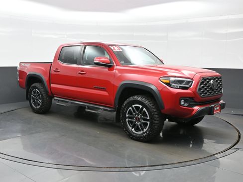 Used 2023 Toyota Tacoma TRD Off-Road w/ Black Out Package (TMS) AWD/4WD image 8