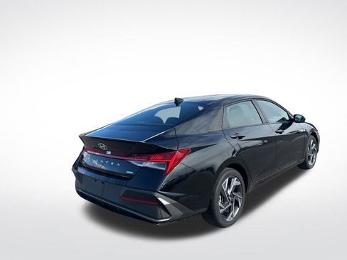 Used 2025 Hyundai Elantra SEL w/ Cargo Package FWD image 5