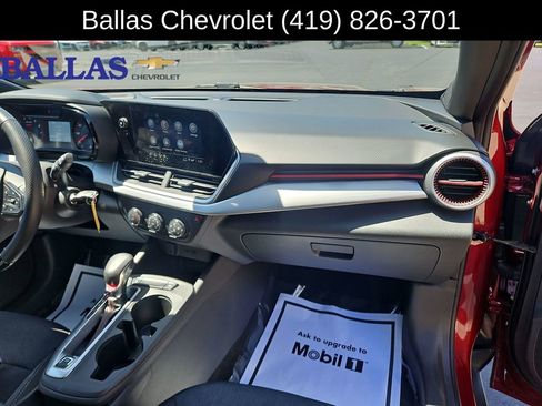 Certified 2024 Chevrolet Trax RS w/ Sunroof Package FWD image 29