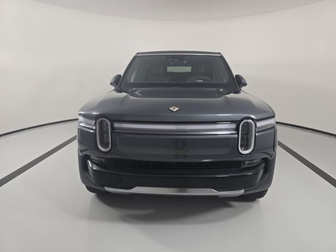 Used 2025 Rivian R1S Adventure image 8