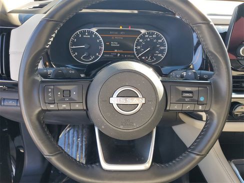 Used 2023 Nissan Pathfinder SV image 29