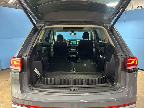 Used 2024 Volkswagen Atlas Peak Edition SE AWD/4WD image 41